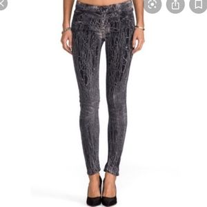 Mother skinny Jean's style is breaking point.